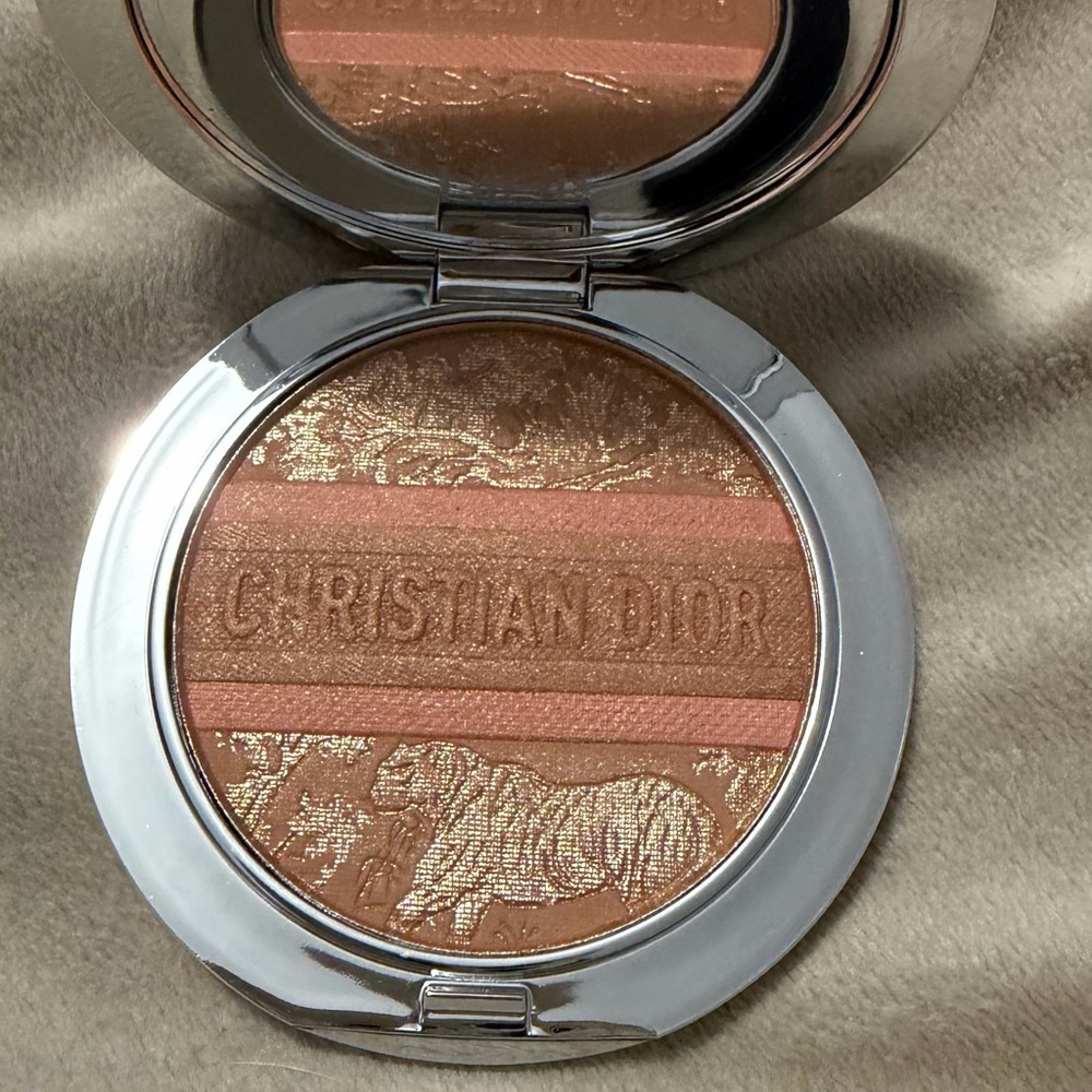 Dior Contour Palette with Bronze and Gold Hues - Picture 4 of 9